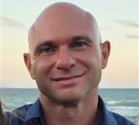 Martin County Sheriff's Office searches for missing Oklahoma visitor last seen at Chastain Beach